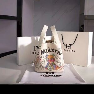 Interesting graffiti design bag, similar look as picotin.